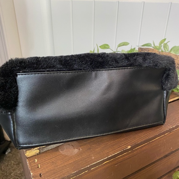 New! Juicy Couture Black Faux Fur Cosmetic Bag - Picture 12 of 15